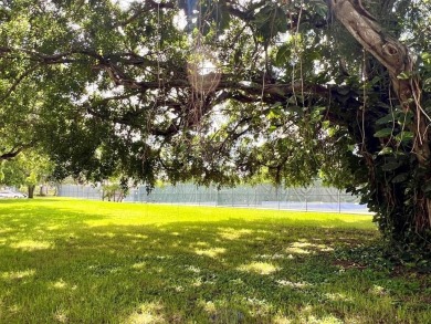 Lovely light  bright 2 bedroom / 2 bathroom corner unit in the on Wynmoor Golf Course in Florida - for sale on GolfHomes.com, golf home, golf lot