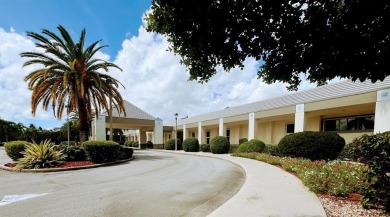 Lovely light & bright 2 bedroom / 2 bathroom corner unit in the on Wynmoor Golf Course in Florida - for sale on GolfHomes.com, golf home, golf lot