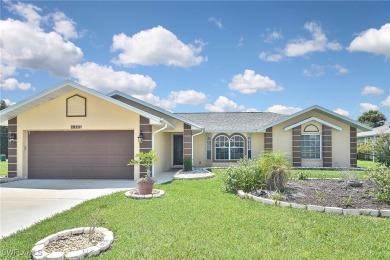 TWO HUGE PRICE REDUCTIONS!! SELLER WANTS THIS HOME SOLD! on Kingsway Country Club in Florida - for sale on GolfHomes.com, golf home, golf lot