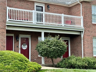 This perfectly designed second floor ranch condo offers a bright on Avalon Lakes Golf in Ohio - for sale on GolfHomes.com, golf home, golf lot