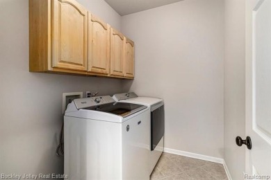 Stunning ranch condo in the Villas of Oceola.  Immediate on Chemung Hills Golf Club in Michigan - for sale on GolfHomes.com, golf home, golf lot