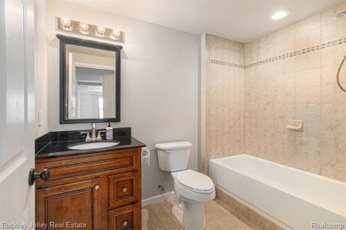 Stunning ranch condo in the Villas of Oceola.  Immediate on Chemung Hills Golf Club in Michigan - for sale on GolfHomes.com, golf home, golf lot