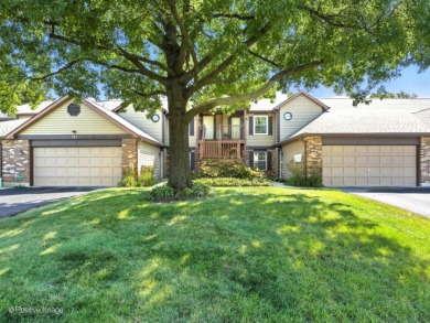 Gorgeous, Bright & Move-In Ready Condo in Butterfield Manor! on Village Links of Glen Ellyn in Illinois - for sale on GolfHomes.com, golf home, golf lot
