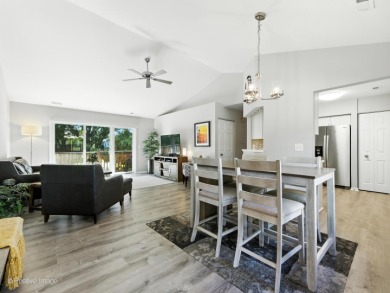 Gorgeous, Bright & Move-In Ready Condo in Butterfield Manor! on Village Links of Glen Ellyn in Illinois - for sale on GolfHomes.com, golf home, golf lot