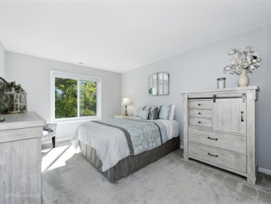 Gorgeous, Bright & Move-In Ready Condo in Butterfield Manor! on Village Links of Glen Ellyn in Illinois - for sale on GolfHomes.com, golf home, golf lot