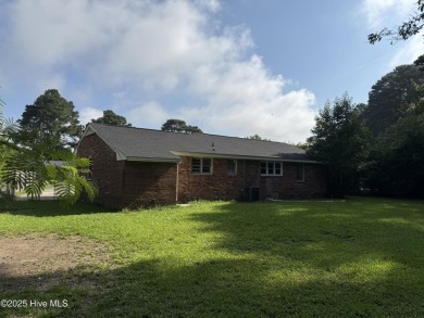 1400 square feet, 3 bed, 2 full bath brick home on Goldsboro on Goldsboro Municipal Golf Course in North Carolina - for sale on GolfHomes.com, golf home, golf lot