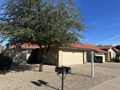 What a find-a two-bedroom, two-bath home with a two-car garage on The Lakes at Ahwatukee in Arizona - for sale on GolfHomes.com, golf home, golf lot