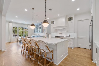 Stunning 2020-built home in Pleasant Valley offering timeless on Pleasant Valley Country Club in Arkansas - for sale on GolfHomes.com, golf home, golf lot