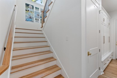 Stunning 2020-built home in Pleasant Valley offering timeless on Pleasant Valley Country Club in Arkansas - for sale on GolfHomes.com, golf home, golf lot