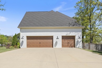 Stunning 2020-built home in Pleasant Valley offering timeless on Pleasant Valley Country Club in Arkansas - for sale on GolfHomes.com, golf home, golf lot