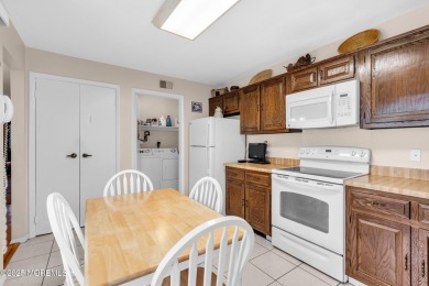 Welcome to this immaculate 2 bedroom, 2 bath Stratford model on Leisure Village West Assoc. in New Jersey - for sale on GolfHomes.com, golf home, golf lot