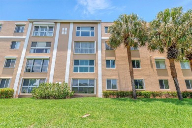 IMPACT GLASS WINDOWS THROUGHOUTA/C 2021CORAL LAKES--SUPER ACTIVE on Villa Del Ray Golf Club in Florida - for sale on GolfHomes.com, golf home, golf lot
