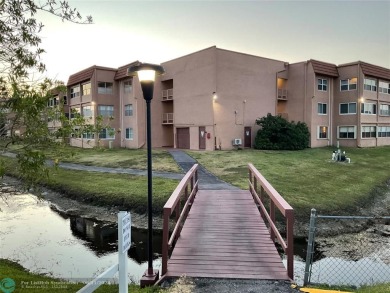 WELL KEPT CONDO WITH UPGRADED KITCHEN WITH QUARTZ COUNTERTOPS on Sunrise Lakes Phase III in Florida - for sale on GolfHomes.com, golf home, golf lot