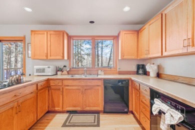 Best value in Black Butte Ranch! Stunning 3240 sqft retreat on Black Butte Ranch Golf Club Glaze Meadow in Oregon - for sale on GolfHomes.com, golf home, golf lot