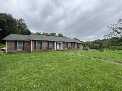 4 bedroom/3 bath brick home sitting on 7.28 acres. This 1 story on Diamond Caverns Golf Course in Kentucky - for sale on GolfHomes.com, golf home, golf lot