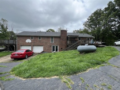 4 bedroom/3 bath brick home sitting on 7.28 acres. This 1 story on Diamond Caverns Golf Course in Kentucky - for sale on GolfHomes.com, golf home, golf lot