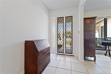 BRAND NEW ROOF!! RENOVATED KITCHEN!! Owner moved and needs to on Martin Downs Country Club in Florida - for sale on GolfHomes.com, golf home, golf lot