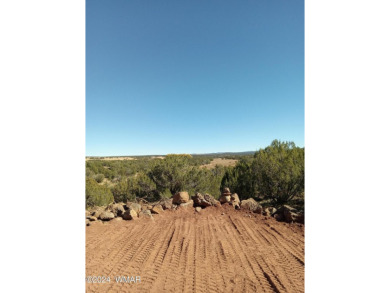 This exceptional .33 acre property is conveniently located in on Silver Creek Golf Club in Arizona - for sale on GolfHomes.com, golf home, golf lot