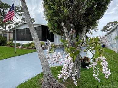 BRAND NEW WINDOWS! This home is perfectly situated near on Indianwood Golf and Country Club in Florida - for sale on GolfHomes.com, golf home, golf lot