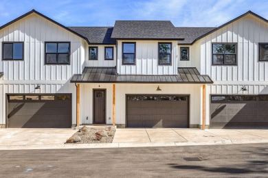 Discover modern living on the Robert Trent Jones Eagle Point on Eagle Point Golf Course in Oregon - for sale on GolfHomes.com, golf home, golf lot