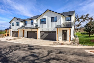 Discover modern living on the Robert Trent Jones Eagle Point on Eagle Point Golf Course in Oregon - for sale on GolfHomes.com, golf home, golf lot