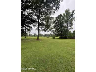Extremely spacious family home directly on briarwood golf course on Briarwood Country Club in Mississippi - for sale on GolfHomes.com, golf home, golf lot