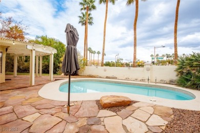 Beautiful 3-bedroom, 2.5-bathroom with pool in the heart of on TPC at Summerlin in Nevada - for sale on GolfHomes.com, golf home, golf lot