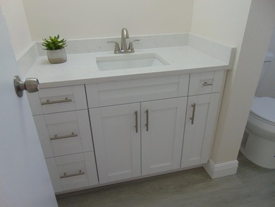 WELCOME TO THIS SPARKLING CONDO THAT HAS BEEN UPDATED on Poinciana Golf Club in Florida - for sale on GolfHomes.com, golf home, golf lot