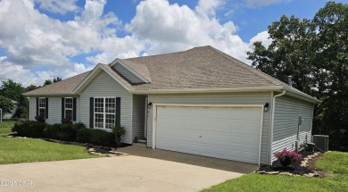 Charming 3-Bedroom, 2-Bath in Desirable Cedar Ridge - Carl on Twin Hills Golf and Country Club in Missouri - for sale on GolfHomes.com, golf home, golf lot