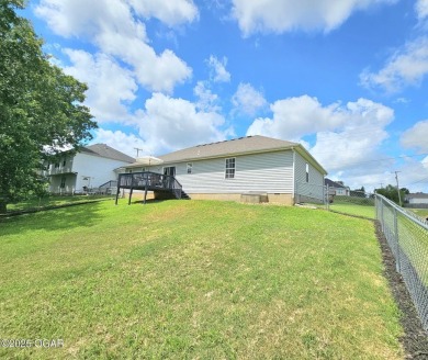 Charming 3-Bedroom, 2-Bath in Desirable Cedar Ridge - Carl on Twin Hills Golf and Country Club in Missouri - for sale on GolfHomes.com, golf home, golf lot