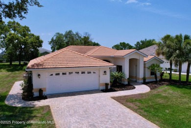 Paradise found in gated Glen Lakes golf course community! This on Glen Lakes Country Club in Florida - for sale on GolfHomes.com, golf home, golf lot