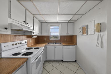 Enjoy golf course living in Deer Creek--a golf community with no on Deer Creek Golf Club in Florida - for sale on GolfHomes.com, golf home, golf lot