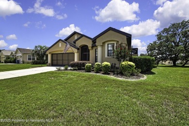 Looking for a place with a tropical vibe? Then come and on Glen Lakes Country Club in Florida - for sale on GolfHomes.com, golf home, golf lot
