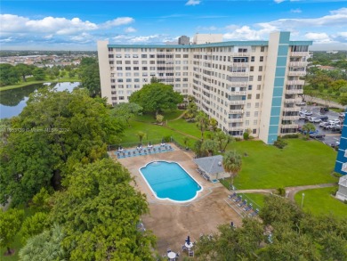 Beautifully renovated 1 bed, 1.5 bath condo on the 9th floor of on Hillcrest Golf and Country Club in Florida - for sale on GolfHomes.com, golf home, golf lot