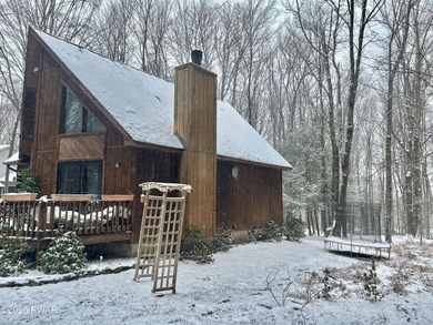 Welcome to your mountain retreat! This beautifully maintained on The Hideout Golf in Pennsylvania - for sale on GolfHomes.com, golf home, golf lot