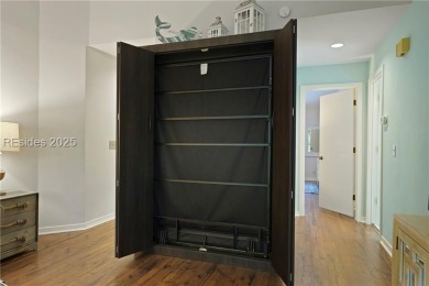 Updated and fully furnished top-floor corner unit in Lighthouse on Harbour Town Golf Links in South Carolina - for sale on GolfHomes.com, golf home, golf lot