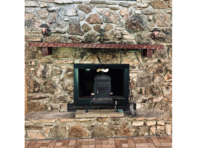 NEW LISTING!! This residence offers diverse possibilities on Cherokee Village South Course in Arkansas - for sale on GolfHomes.com, golf home, golf lot