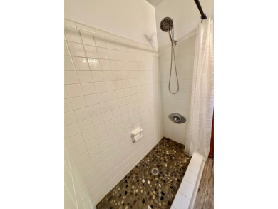 NEW LISTING!! This residence offers diverse possibilities on Cherokee Village South Course in Arkansas - for sale on GolfHomes.com, golf home, golf lot