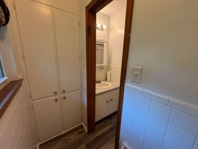 NEW LISTING!! This residence offers diverse possibilities on Cherokee Village South Course in Arkansas - for sale on GolfHomes.com, golf home, golf lot