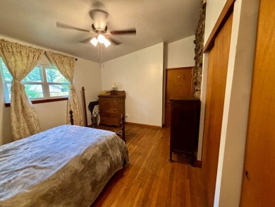 NEW LISTING!! This residence offers diverse possibilities on Cherokee Village South Course in Arkansas - for sale on GolfHomes.com, golf home, golf lot