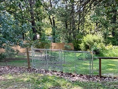 NEW LISTING!! This residence offers diverse possibilities on Cherokee Village South Course in Arkansas - for sale on GolfHomes.com, golf home, golf lot