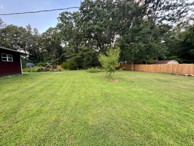 NEW LISTING!! This residence offers diverse possibilities on Cherokee Village South Course in Arkansas - for sale on GolfHomes.com, golf home, golf lot