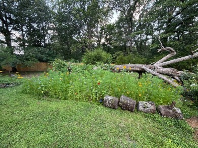 NEW LISTING!! This residence offers diverse possibilities on Cherokee Village South Course in Arkansas - for sale on GolfHomes.com, golf home, golf lot