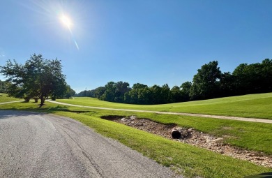 NEW LISTING!! This residence offers diverse possibilities on Cherokee Village South Course in Arkansas - for sale on GolfHomes.com, golf home, golf lot