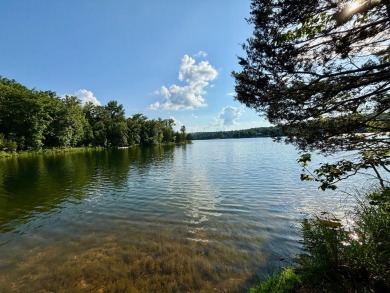 NEW LISTING!! This residence offers diverse possibilities on Cherokee Village South Course in Arkansas - for sale on GolfHomes.com, golf home, golf lot