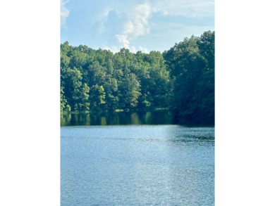 NEW LISTING!! This residence offers diverse possibilities on Cherokee Village South Course in Arkansas - for sale on GolfHomes.com, golf home, golf lot