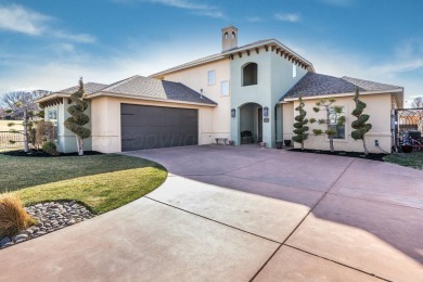 Welcome to your private oasis in a highly sought-after country on La Paloma Golf Club in Texas - for sale on GolfHomes.com, golf home, golf lot
