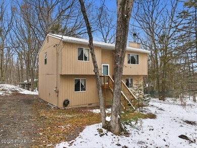 Welcome to 800 Wren Court, a charming cul-de-sac home in the on Lords Valley Country Club, Inc in Pennsylvania - for sale on GolfHomes.com, golf home, golf lot