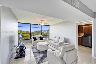 Move-in ready top-floor 2-bedroom, 2-bath condo with no on Pine Island Ridge Country Club in Florida - for sale on GolfHomes.com, golf home, golf lot