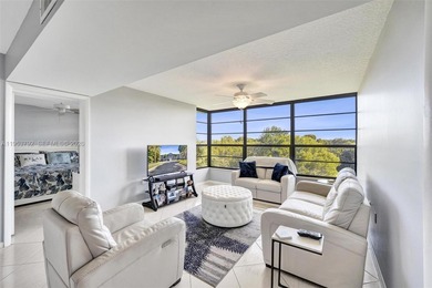 Move-in ready top-floor 2-bedroom, 2-bath condo with no on Pine Island Ridge Country Club in Florida - for sale on GolfHomes.com, golf home, golf lot